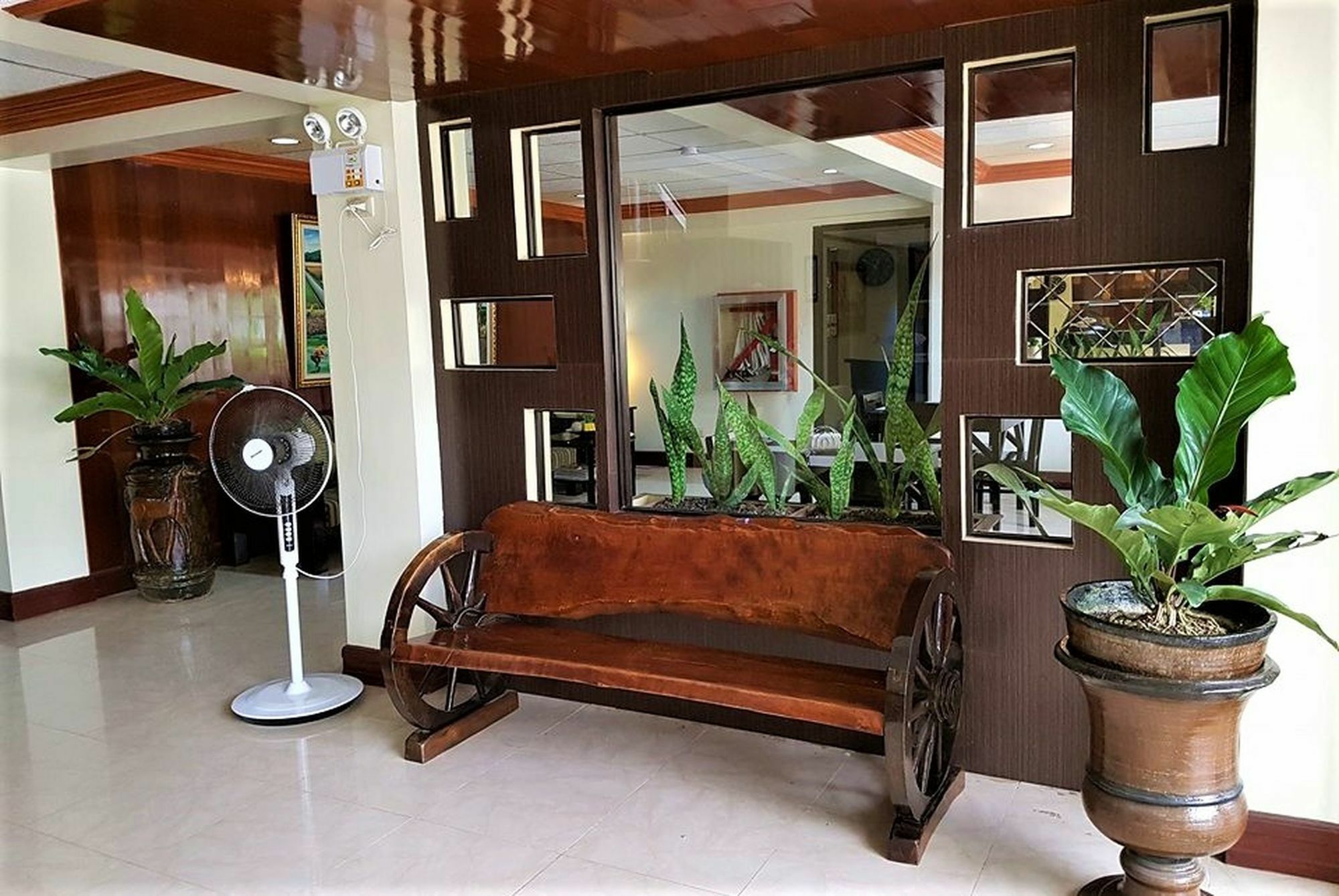 Zen Rooms Vest Grand Suites Bohol Тагбиларан Экстерьер фото